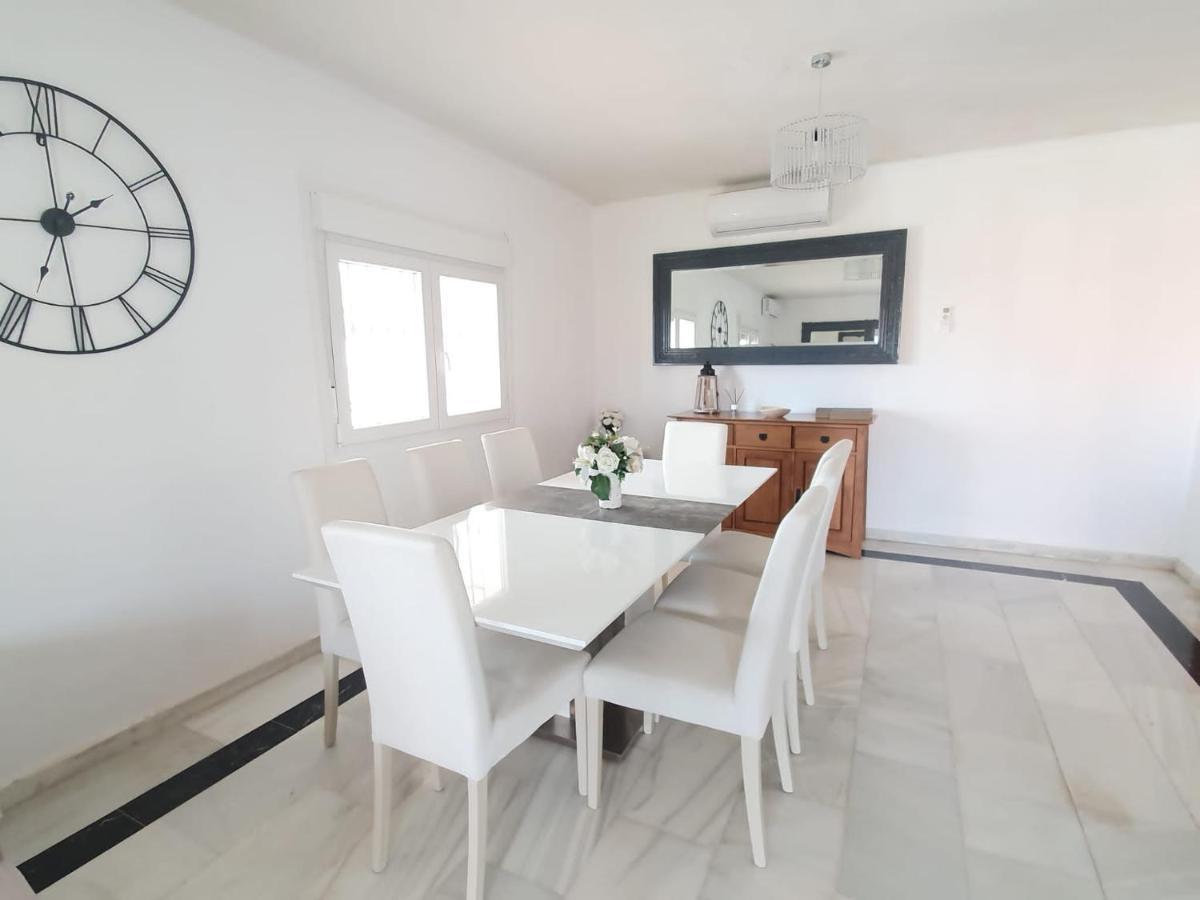 Beautiful 5 Bedroom Villa, Sea Views, Private Pool, Estepona Newly Refurbished מראה חיצוני תמונה